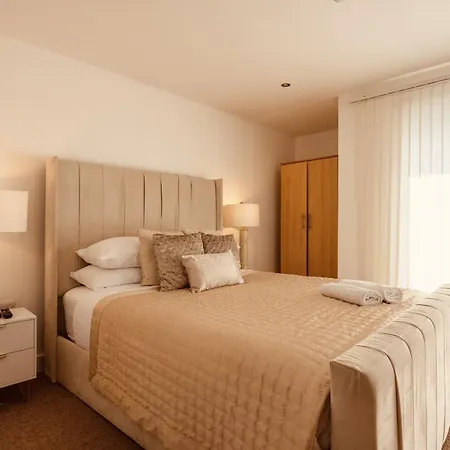 Dock Apt& Free Secure Parking! Apartment Leeds (West Yorkshire)