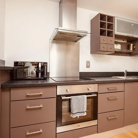 Dock Apt& Free Secure Parking!