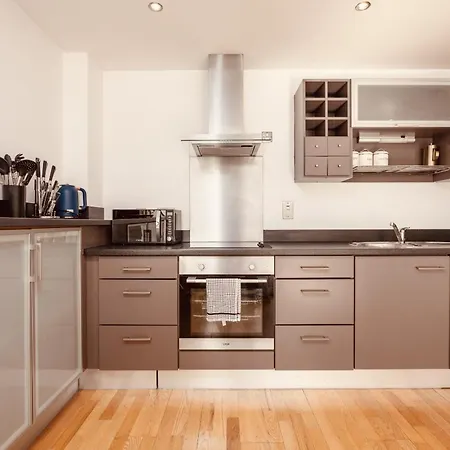 Dock Apt& Free Secure Parking! *