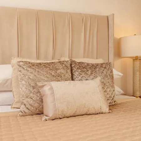 Dock Apt& Free Secure Parking! *