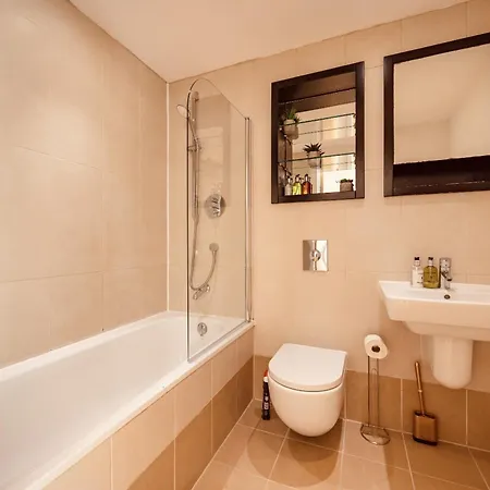 Dock Apt& Free Secure Parking! Leeds (West Yorkshire)