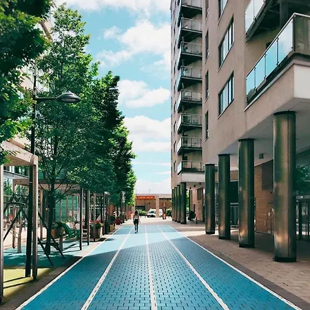Dock Apt& Free Secure Parking! 리즈