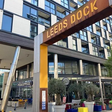 Dock Apt& Free Secure Parking! *