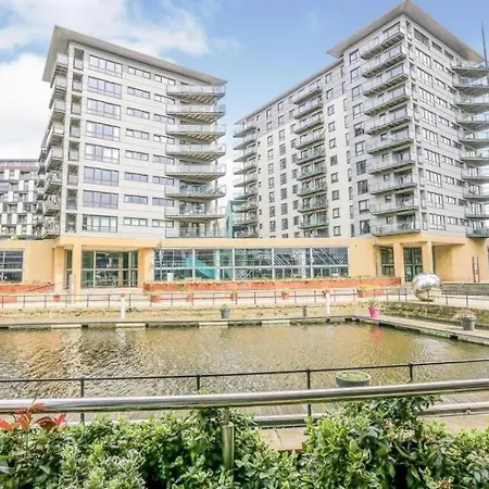 Dock Apt& Free Secure Parking! 아파트