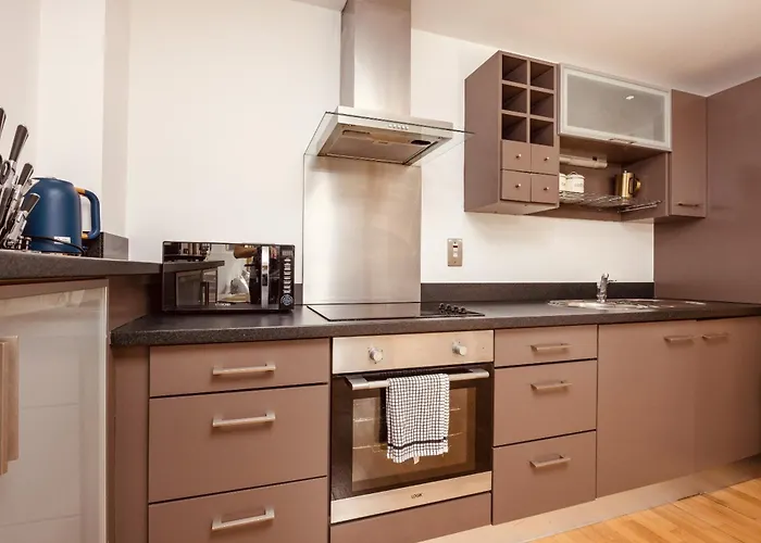 Dock Apt& Free Secure Parking!