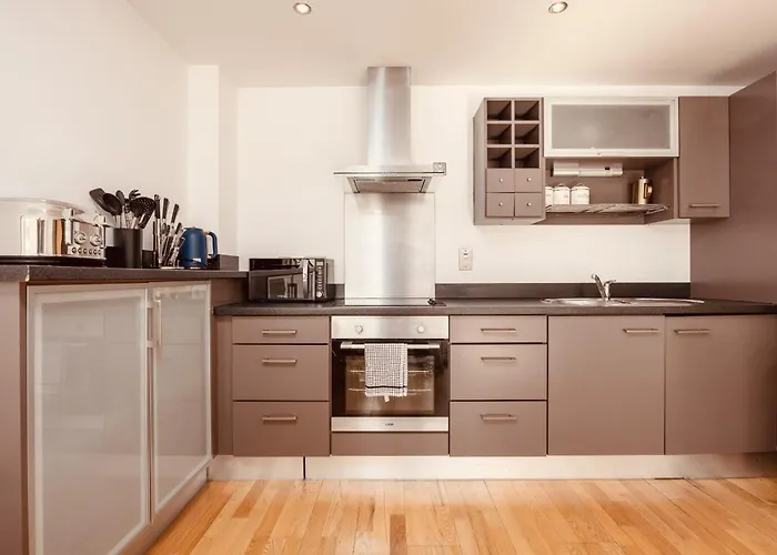 Dock Apt& Free Secure Parking! *