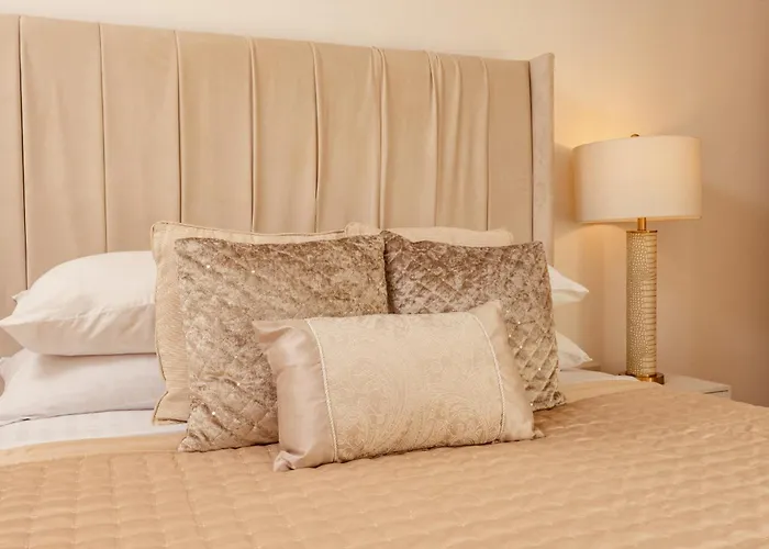 Dock Apt& Free Secure Parking! *