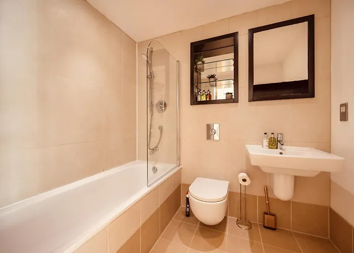 Dock Apt& Free Secure Parking! Leeds (West Yorkshire)