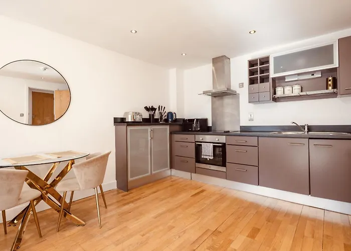 Dock Apt& Free Secure Parking! *