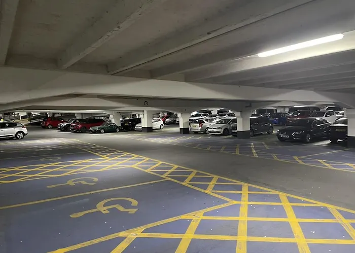 Dock Apt& Free Secure Parking! * Leeds (West Yorkshire)