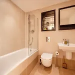Dock Apt& Free Secure Parking! Leeds (West Yorkshire)