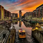 Appartement Dock Apt& Free Secure Parking!
